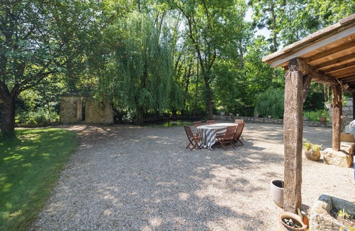 Migne-Auxances House | Le Moulin de Giroir: peaceful riverside setting