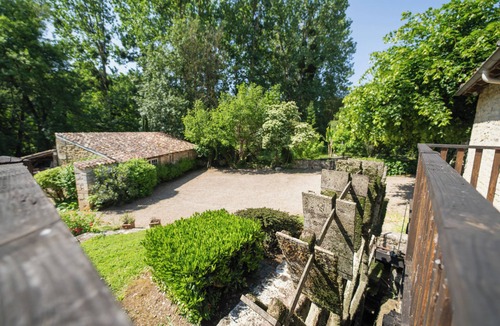 Migne-Auxances House | Le Moulin de Giroir: peaceful riverside setting
