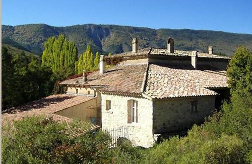 Les Omergues House | Le Moulin de la Viorne, gîte avec piscine au cœur de la nature en Haute-Provence