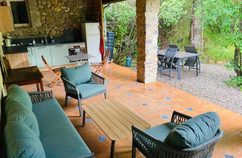 Les Omergues House | Le Moulin de la Viorne, gîte avec piscine au cœur de la nature en Haute-Provence