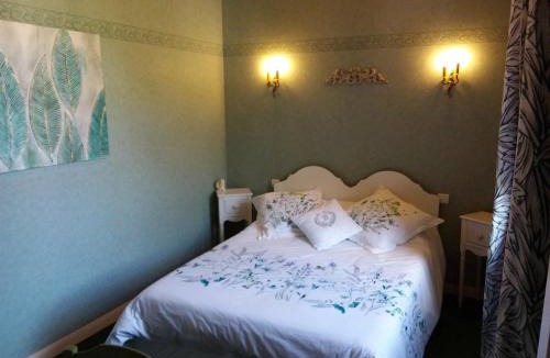 Montsurs House | LE MOULIN DE MERAL