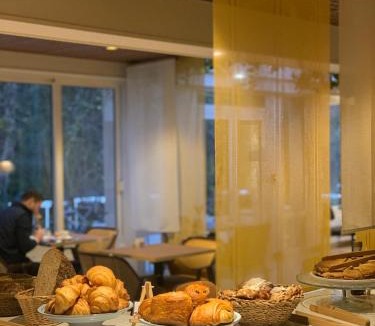 Avallon Hotel | Le Moulin Des Ruats