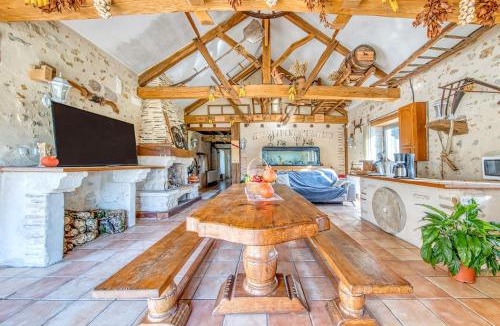 Guizengeard House | Le Moulin