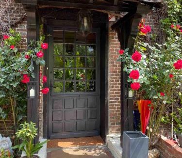 Saint-Aubin-le-Vertueux Hotel | Le Moulin Fouret