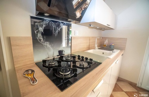 Meynes Villa | LE MOULIN Private villa with breathtaking views. Pets welcome.