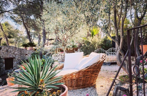 Bouc-Bel-Air Apartment | Le Moulin Rouge Provençal : charming old windmill with hot tub close to Aix