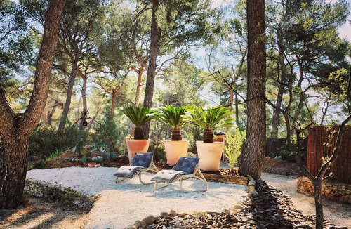 Bouc-Bel-Air Apartment | Le Moulin Rouge Provençal : charming old windmill with hot tub close to Aix