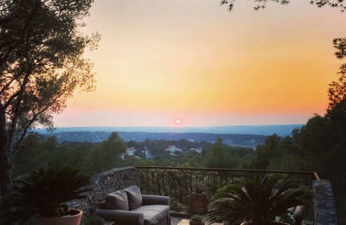 Bouc-Bel-Air Apartment | Le Moulin Rouge Provençal : charming old windmill with hot tub close to Aix