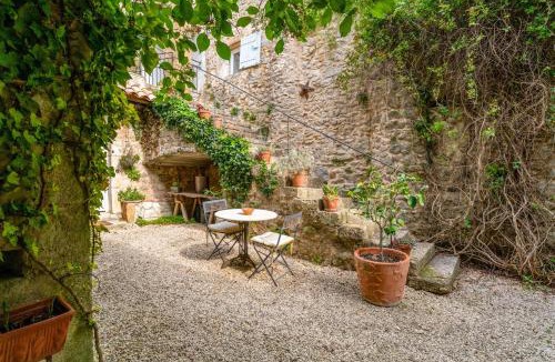 Lussan Apartment | Le Murier