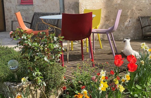 Etrigny House | Le Mûrier - The courtyard that connects us