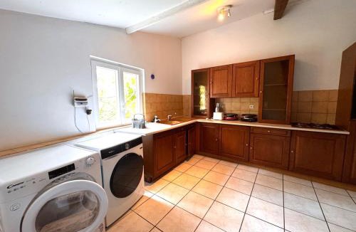 Vernou-la-Celle-sur-Seine Apartment | Le Murmure du Moulin - 14 people - Charming house