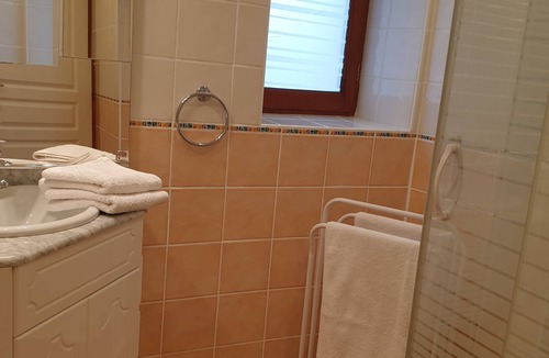Saint-Genis Apartment | LE NEULOS, Cosy apartment with exterior, quiet, 2* listed