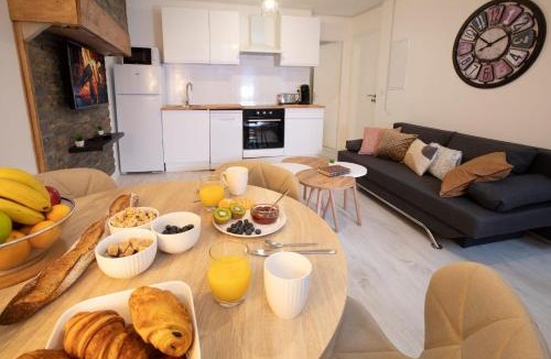 Villefranche-de-Rouergue Apartment | Le Nid 3 étoiles Wifi, Netflix, Disney, Coeur de Bastide