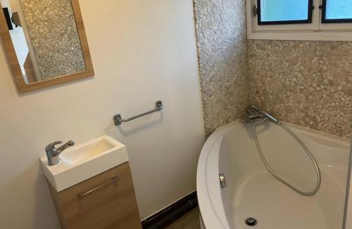 Castries Bed & Breakfast | Le Nid Castries - Charmante suite indépendante et totalement équipée avec entrée privée centre Castries - Proche Montpellier