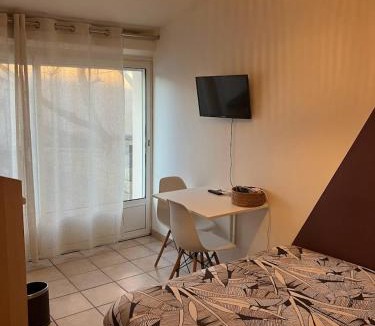 Castries Bed & Breakfast | Le Nid Castries - Charmante suite indépendante et totalement équipée avec entrée privée centre Castries - Proche Montpellier
