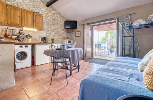 Razac-d'Eymet Apartment | Le Nid – Charming Studio with Shared Pool and Panoramic View of the Dordogne