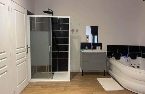 Tourcoing Apartment | Le Nid Cosy 2, Balnéo et wifi