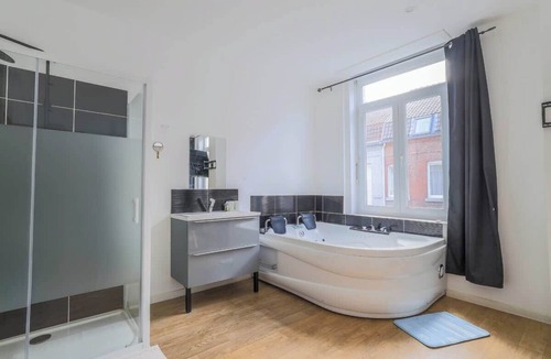 Tourcoing Apartment | Le Nid Cosy 2, Balnéo et wifi