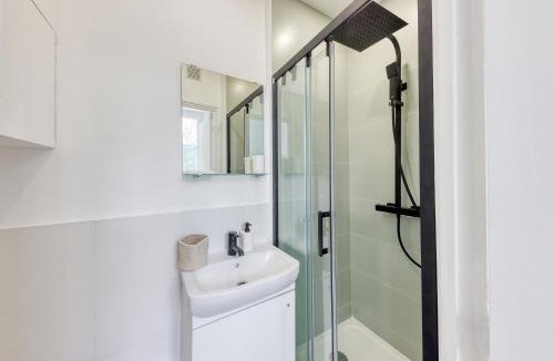 Corbeil-Essonnes Apartment | Le Nid Cozy - Face Gare De Corbeil