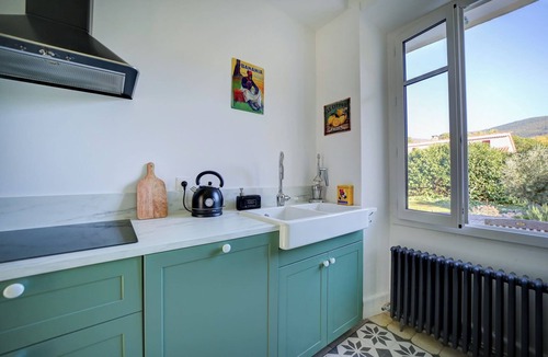 Estoublon House | Le nid d'Estoublon, a recently renovated village house