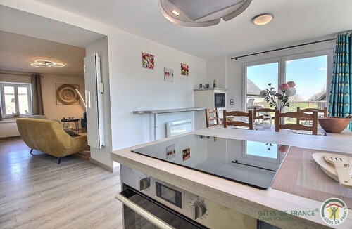 Bourbriac House | Le Nid D'hirondelles