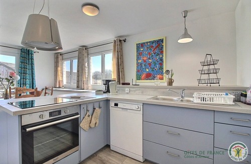 Bourbriac House | Le Nid D'hirondelles