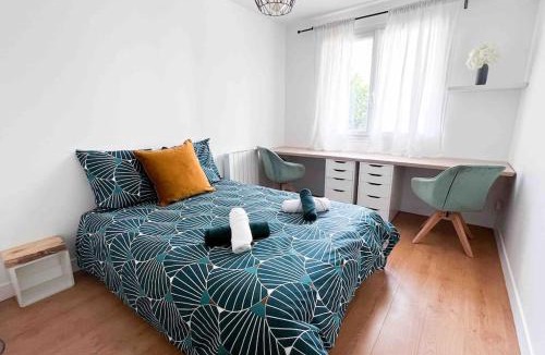 Clamart Apartment | Le nid d'or lumineux, Clamart, Paris