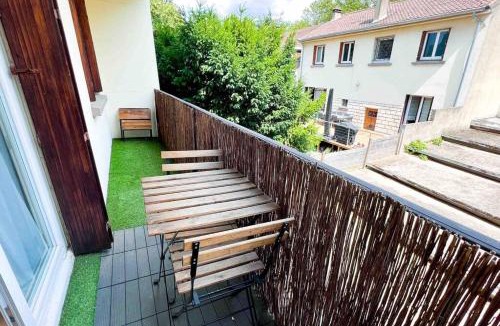 Clamart Apartment | Le nid d'or lumineux, Clamart, Paris