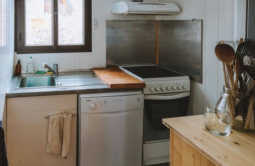 Vignec Ski Chalet | Le Nid de l'Arbizon, chalet cosy 8 pers. avec cheminée et terrasse.