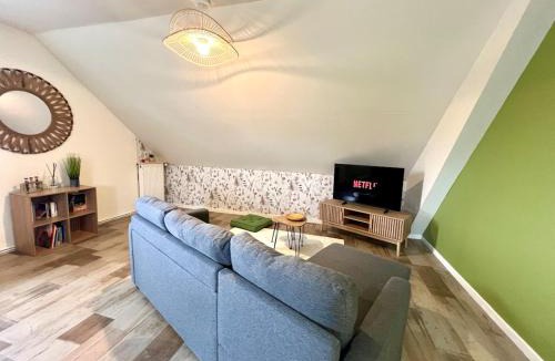 Beaumont Saint-Cyr Apartment | Le nid de l'aigle, jolie T3 à 10 min du parc