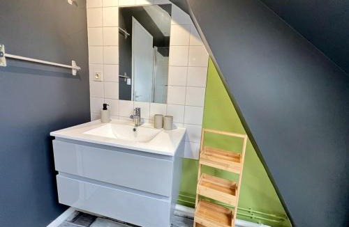 Beaumont Saint-Cyr Apartment | Le nid de l'aigle, jolie T3 à 10 min du parc