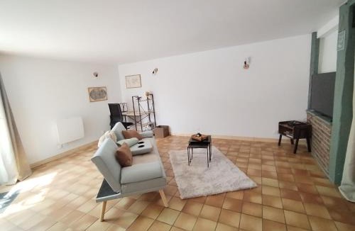 Saint-Just-en-Chaussee Apartment | Le Nid Douillet - Gare 5 min , accès Paris facile