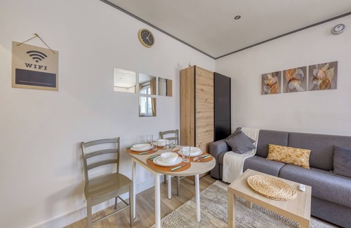 Montmagny Apartment | LE NID Douillet : Paris Proche-cozy-netflix