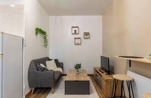 Lormont Apartment | Le Nid-Lormont : Your getaway