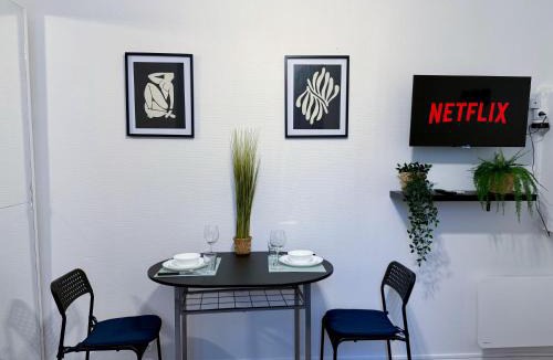 Villemomble Apartment | Le Nid Secret - Studio cosy cour privée proche RER