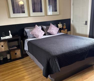 Sunrise Manor House | Le Noir, A private bedroom with a private entrance - shared bathroom