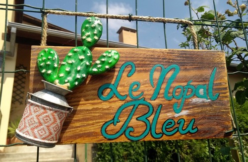 Tarascon-sur-Ariege Apartment | Le Nopal Bleu furnished apartment