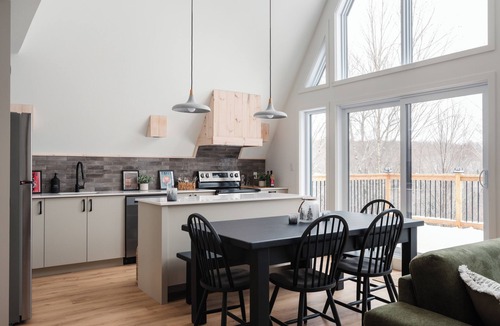 Mont-Tremblant Ski Chalet | Le Nordö | 4Season Spa&BBQ | int&ext Fireplace | AC | Raclette&Fondue