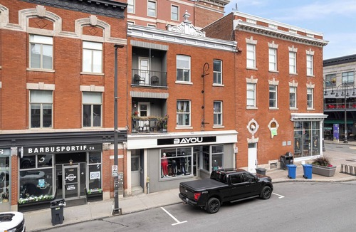 Mauricie Apartment | | Le Notre Dame 1 | River & City at the Gateway
