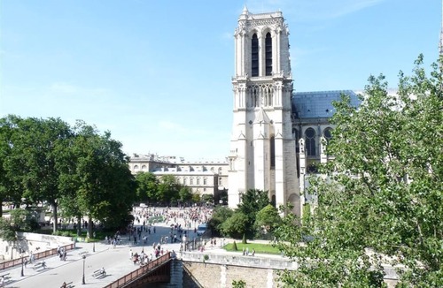 Notre Dame Apartment | Le Notre Dame : Breathtaking Seine & Notre Dame Views, Paris Centre