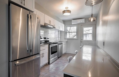 Ahuntsic Apartment | Le Paisible | Subway | AC | Free Parking