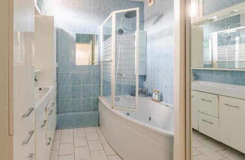 Noisy-le-Grand Apartment | Le Palacio, Vue Tour Eiffel entre Paris et Disneyland