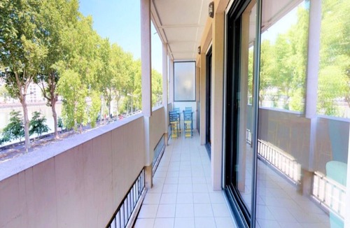 Yves Farge - Le Fleuve Apartment | LE PANORAMIQUE - Wonderful flat with balcony