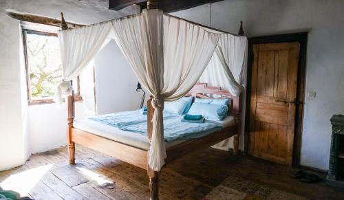 Altillac House | Le Papillon Bleu