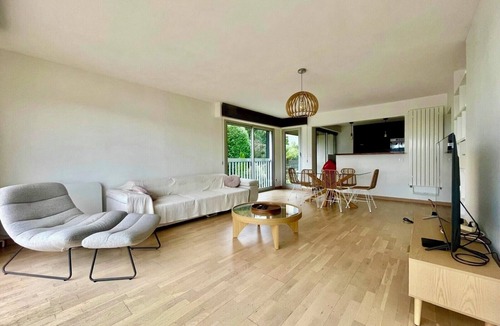 Mont-Saint-Aignan Apartment | Le Papillon, F3 moderne avec terrasse et parking