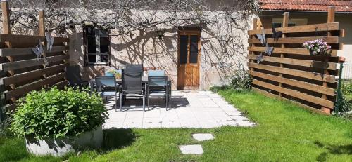 Isserpent House | Le Papillon