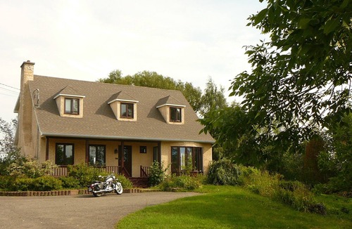 La Pocatiere House | Le Paradis de Magellan-tranquilité à la Campagne