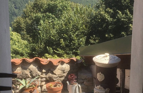 Arphy House | Le Paradis Les Vignals gîtes and events Cévennes pool view