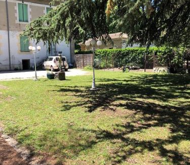 Laroque House | Le Parc aux Cedres