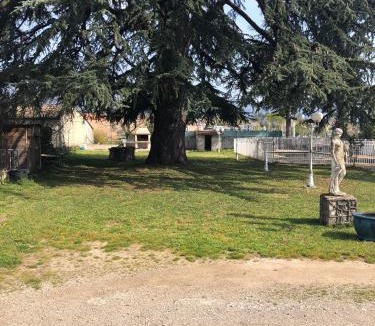 Laroque House | Le Parc aux Cedres